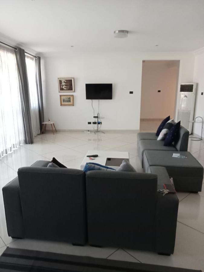 Apartamento Tricia'S Place - One Family At A Time Acra Exterior foto