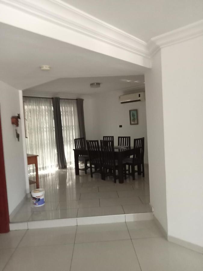 Apartamento Tricia'S Place - One Family At A Time Acra Exterior foto